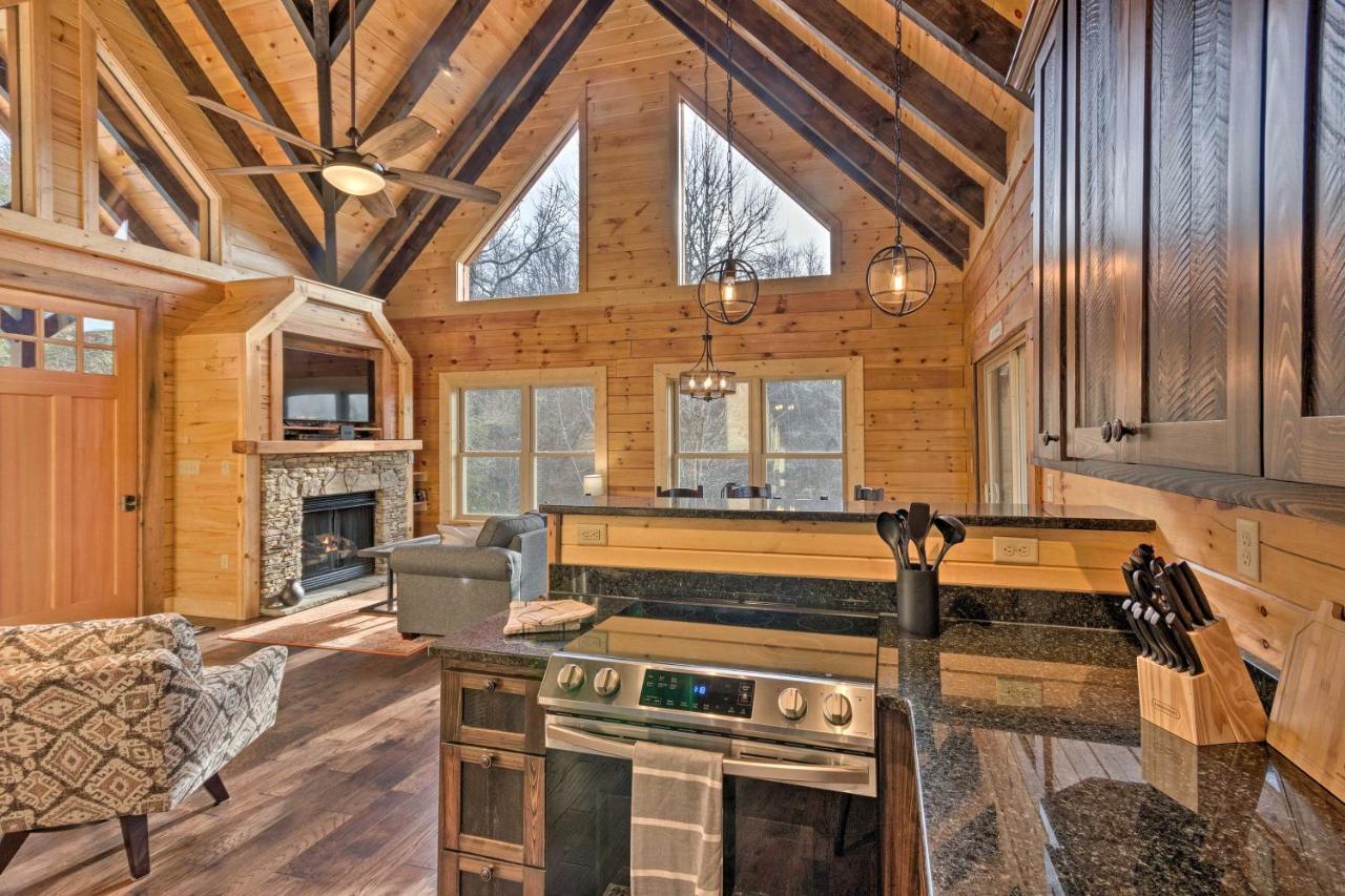 Hilltop Cabin On 5 Acres With Hot Tub And Waterfall! Bryson City Eksteriør bilde