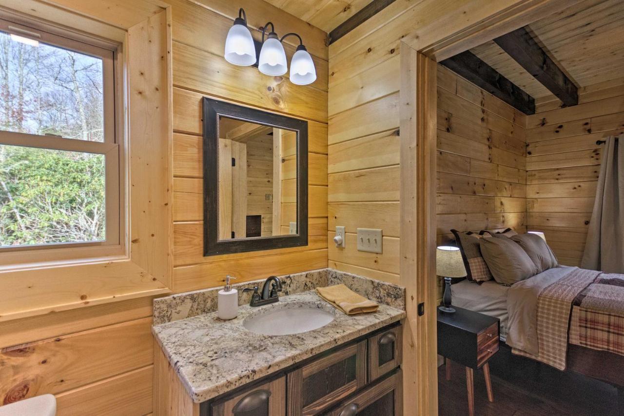 Hilltop Cabin On 5 Acres With Hot Tub And Waterfall! Bryson City Eksteriør bilde