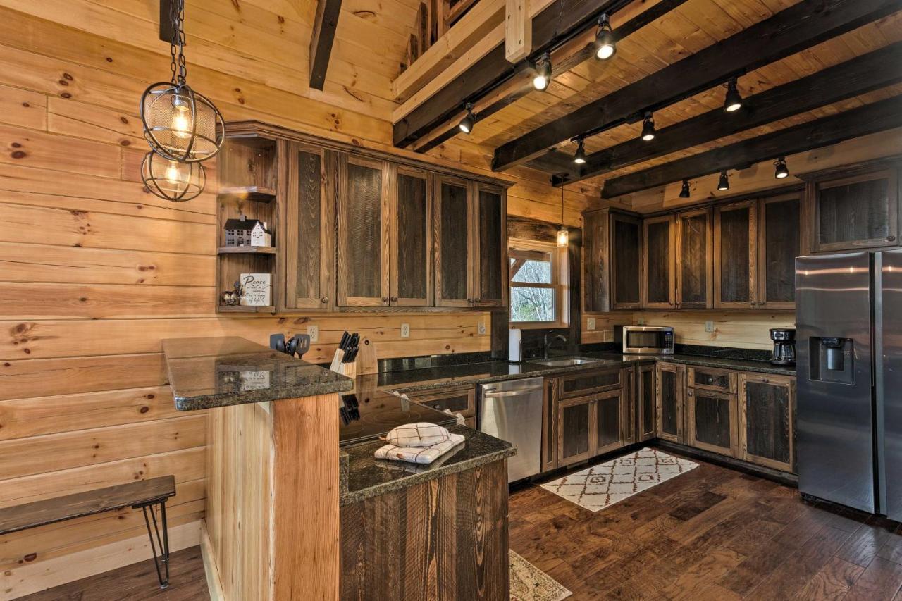 Hilltop Cabin On 5 Acres With Hot Tub And Waterfall! Bryson City Eksteriør bilde