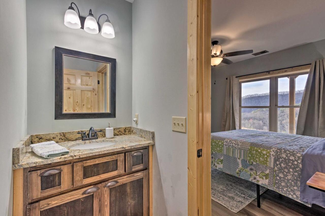 Hilltop Cabin On 5 Acres With Hot Tub And Waterfall! Bryson City Eksteriør bilde