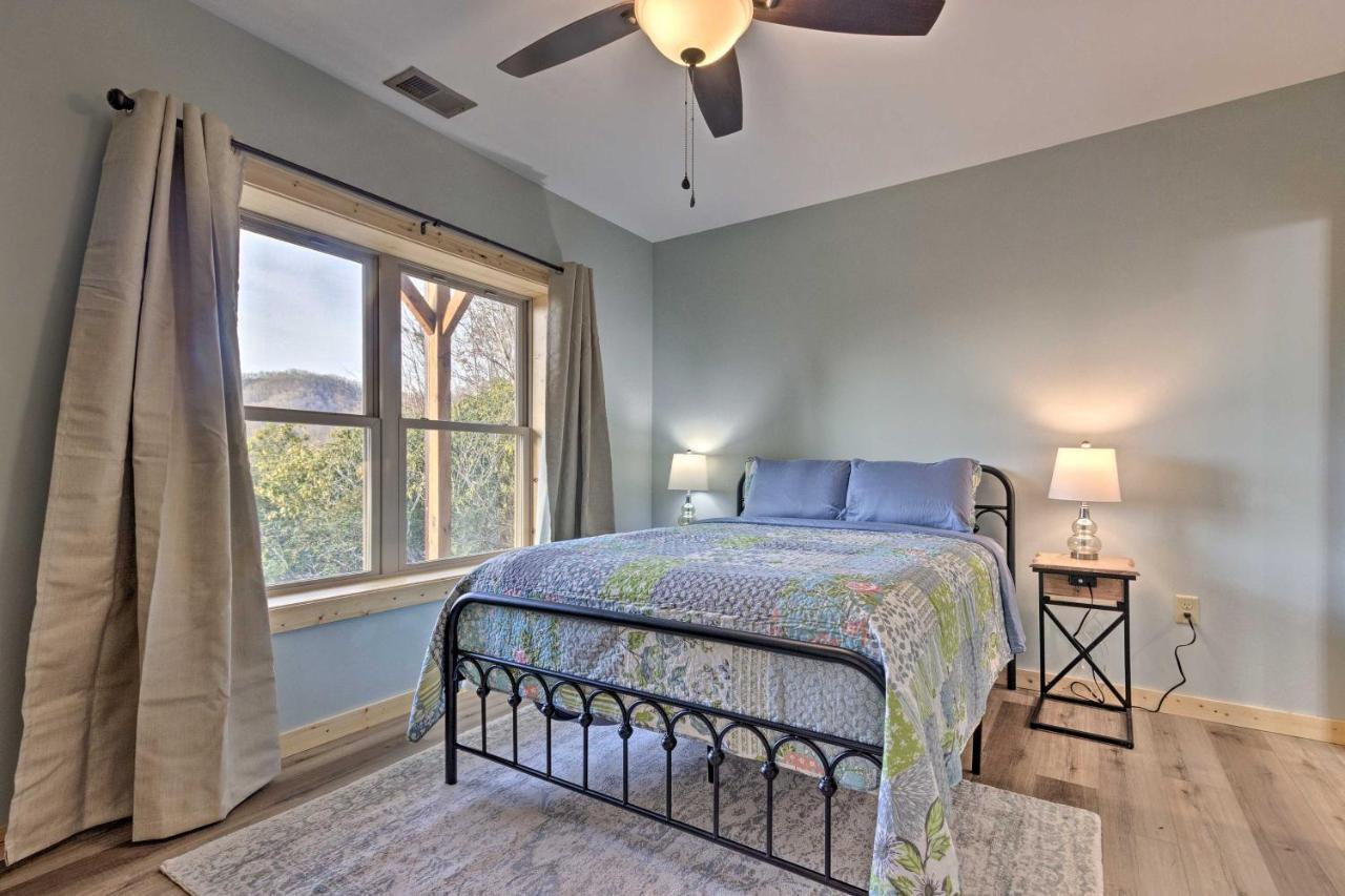 Hilltop Cabin On 5 Acres With Hot Tub And Waterfall! Bryson City Eksteriør bilde