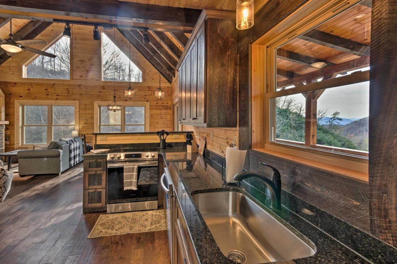 Hilltop Cabin On 5 Acres With Hot Tub And Waterfall! Bryson City Eksteriør bilde